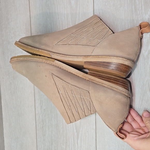 Gentle Souls Women By Kenneth Cole Leather Pointed Toe Slip-On Shoes Boots 9M - Picture 7 of 11